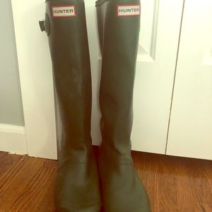 Hunter green hunter boots! To the knee size 7.5